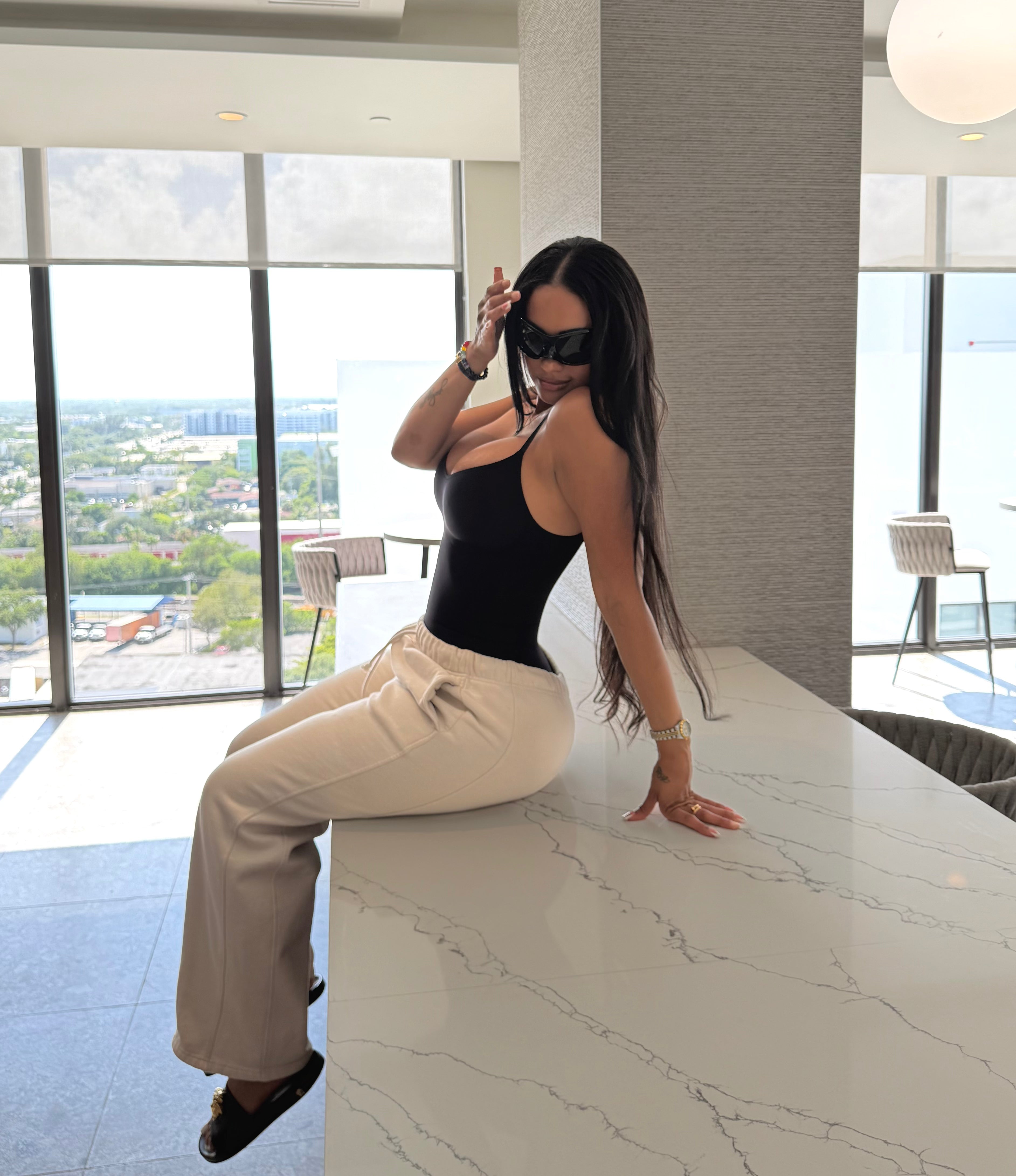 SEAMLESS SHAPEWEAR